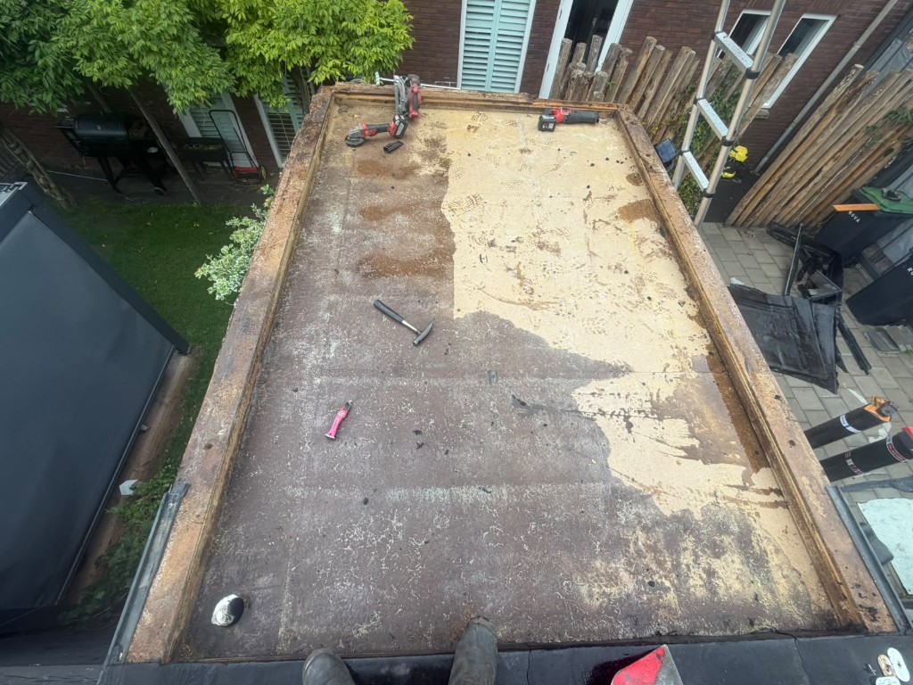 Garagedak na het verwijderen van de oude dakbedekking